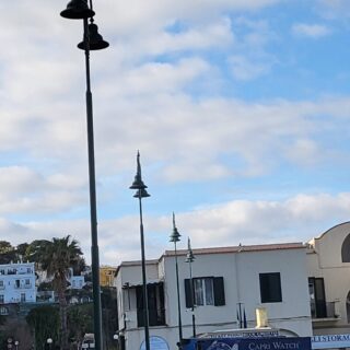 Pali di illuminazione pubblica a Marina Grande, Capri